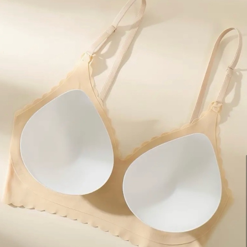 NWT Scallop Trim Wireless Bra
Comfy, Breathable Full Coverage - Picture 5 of 7
